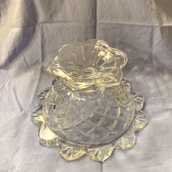 100% Beautiful Crystal Flower Shaped Serving/Candy Dish - Picture 2 of 3